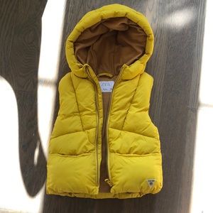 Zara yellow puffer vest with hood